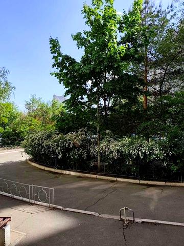 Київ. Прдам 1-к простору квартиру поряд з метро Харківська.