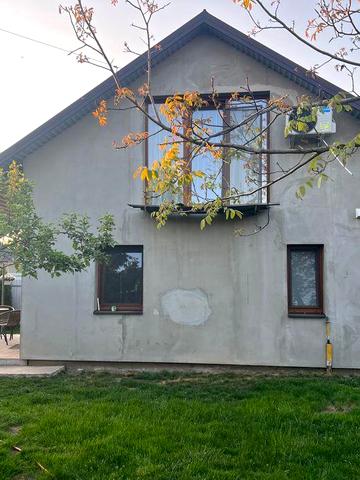 Продаж будинку мансарду