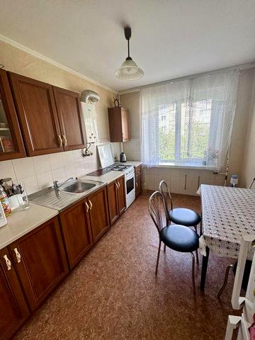 Продаж 4-х кімнатної квартири в районі 8-9 школи, м.Шептицький
