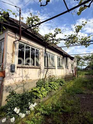 Продається затишний будинок у Чорнотисові з великою ділянкою 17 соток