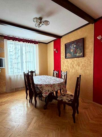 Продаж 2-х рівневої квартири, 5 кімнат, р-н лікарні, м. Трускавець!