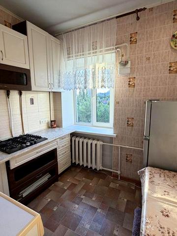 Оренда 2 кімнатної квартири вул. 8 Поперечна, біля центрального ринку.