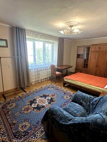 Здається на довгий термін 2 кім.квартира
