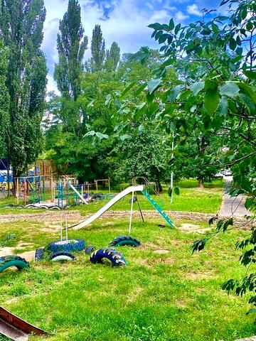 Оренда " 2 кімнатної на проспекті Свободи 3Б