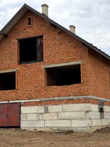 Цегляний Будинок/Незавершене будівництво неподалік міста Стрий