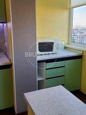 Продам 2 к вуєБальзака 8в   Троєщина