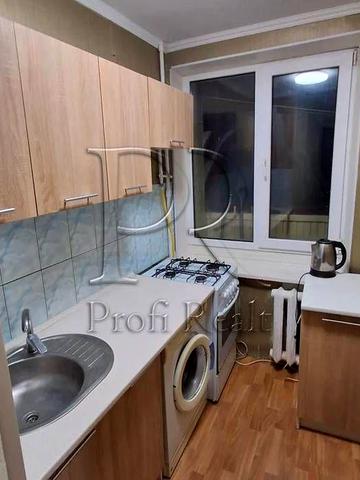Продаж 1 кімн. квартири за адресою Зодчих 56 А