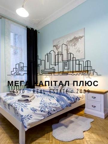 Богдана Хмельницького вул., 36