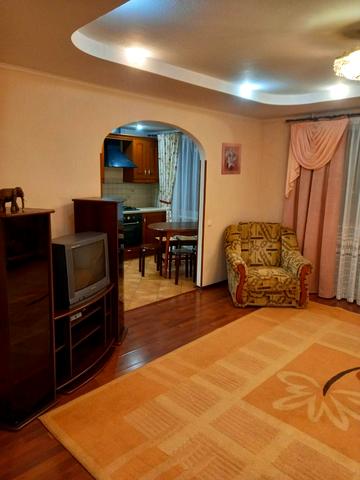 Шовкуненка вул., 3