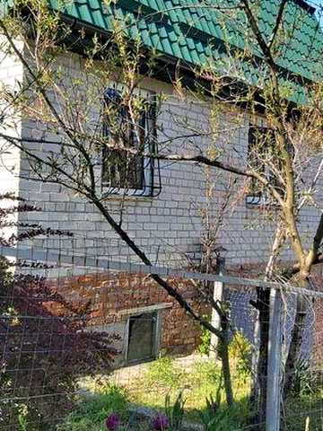 Продажа 3 этажного дома с гаражом и участком