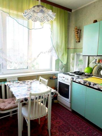 Виноградар, Квітневий провулок, Серія КТ з холом