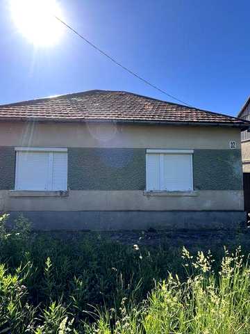 Продам будинок 56 м2 ділянка 3,5 сотки Берегово вул. Новий базар 32