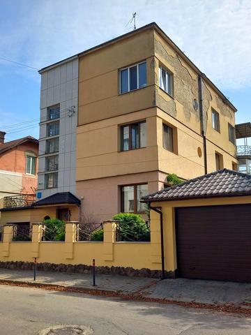 Курінного Чорноти вул., 25