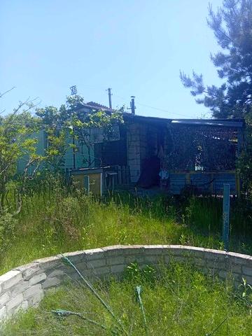 Дача, на березі Дніпра на районі Раківка поряд база відпочинку Шарада.