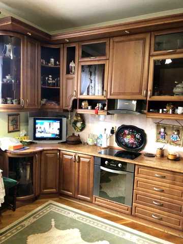 Продається красивий двухповерховий будинок в селі Ствнішівка