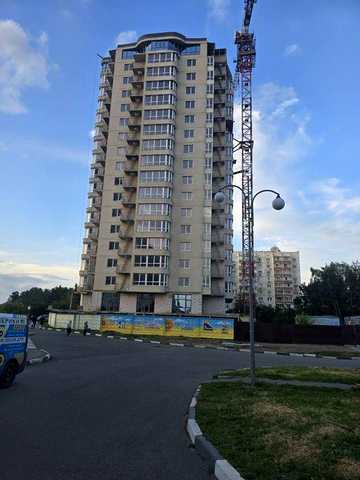 Власник. 2 кім. квартира 71 кв.м. у PisochinSky, є комора