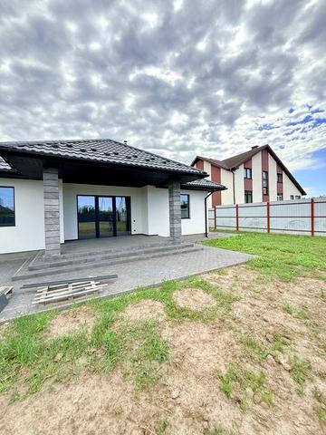 Будинок 125 м² у Дмитрівці, ділянка 11 соток, тераса 20 м² — $195 000. Тепла підлога, камін, керамограніт. До центру 5 хвилин пішки.