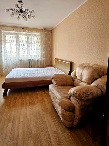 Тростянецька,49. Простора затишна 1-кімн. квартира! Ст.М"Харківська".