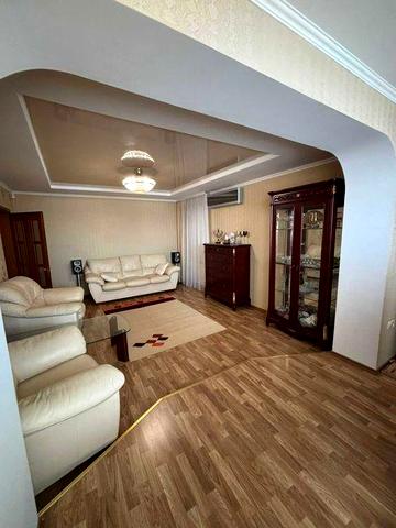 Продам 3х ком.квартиру --- Добровольского / Затонского     р5