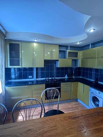 Продам 3 кімнатну  квартиру