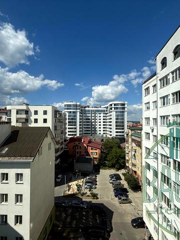 Бельведерська вул., 23