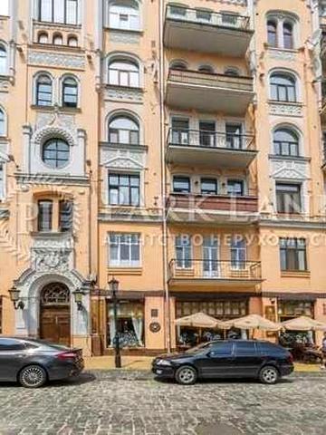 Ексклюзивна квартира на Андріївському узвозі — серце історичного Києва