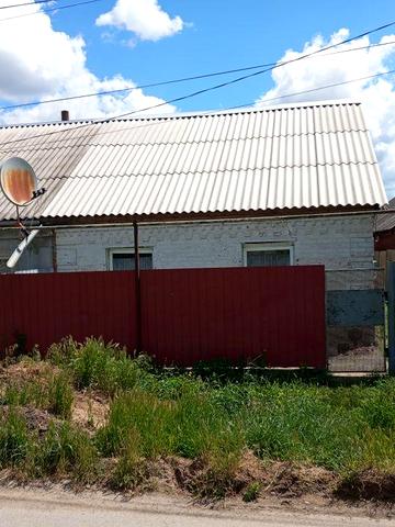 Терміново продається будинок на дві частини в гарному розташуванні