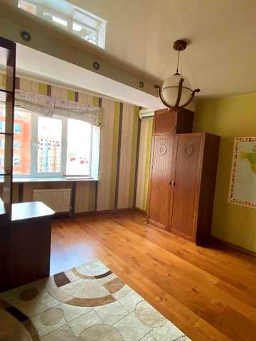 Парусна вул. (Героїв Сталінграду), 1г