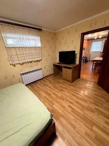 Простора 1к квартира метро ТЕРЕМКИ, Республіка / у приватному будинку з окремим входом