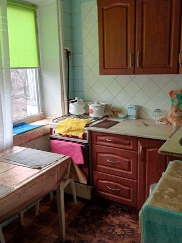 Леоніда Каденюка просп. (Юрія Гагаріна), 18
