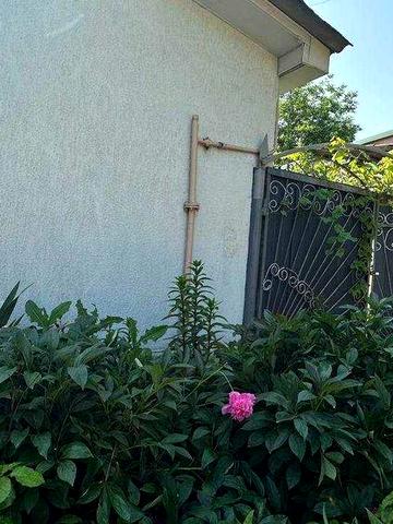 ПРОДАЖ: 2 кім квартира в центрі, з власним двором та гаражем