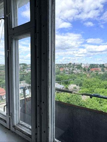 Терміново! Продам однокімнатну квартиру  в центрі Сквири
