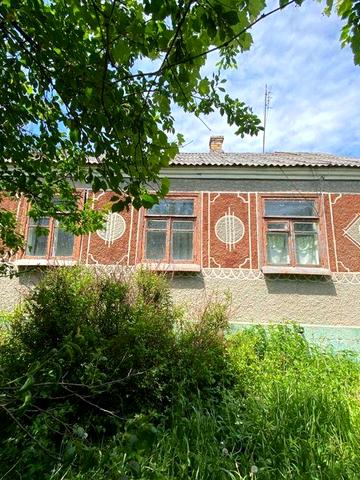 Будинок з гаражем та сараєм