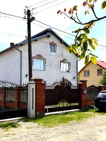 Продаж двохповерхового будинку у с.Нежухів