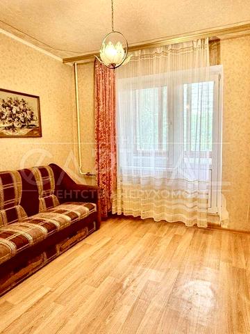 Продаж Квартири з Газом 5 кімнат Перший Поверх Гарний Будинокз Героїв Дніпра Київ  Ключі