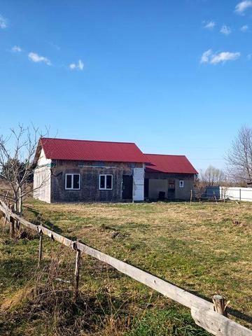 Будинок з земельною ділянкою