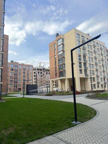 Продаж 2 квартири Compass Буковинська