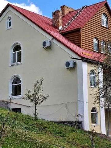 Комфортабельна вілла на 6 гектарах приватної землі, за 40 км. від Черкас