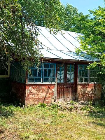 Продам на приватизованій землі два приватних будинки на одному участку і 60 соток землі
