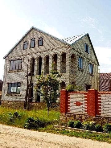 Безпечний капітальний маєток. Повноцінний залізобетонний підвал під усім комплексом (ідеальне бомбосховище). Затишний та спокійний регіон, Вінниччина