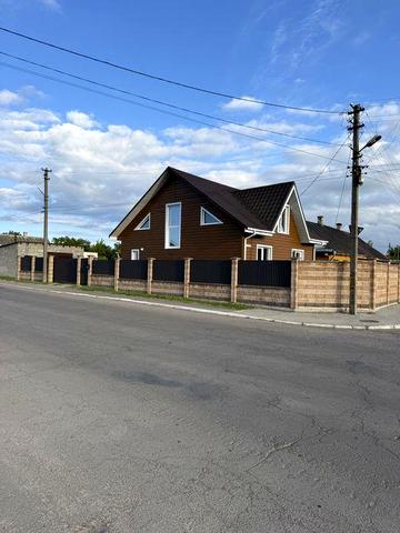 Продається бадинок з ремонтом у Дубровиці