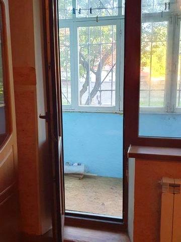 Продам  1к квартиру в гарному місці.Поряд магазини.лікарня.школа.зупинка