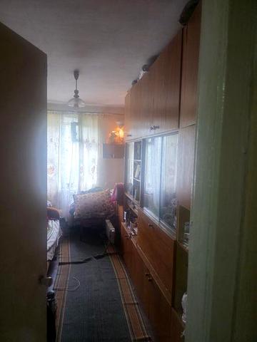 Терміново продається три кімнатна квартира. Центр Бучі.