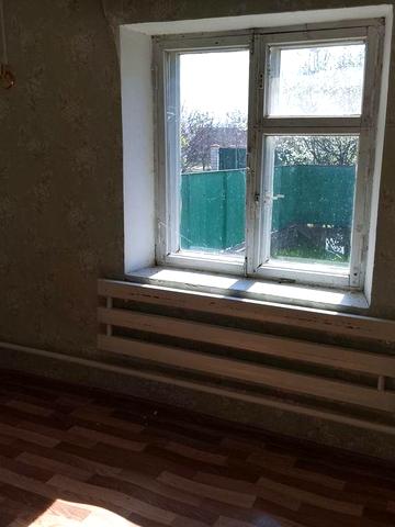 продається будинок .