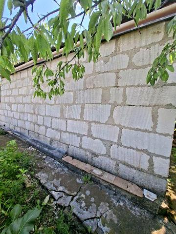 Продам дачу, район ПМК 226,з міським світлом та водою.До центру міста 3 зупинки.