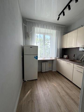 2 кім. Пр. Науки , другий поверх 12000 грн