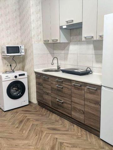Однокімнатна студія з закритою терасою на поверсі