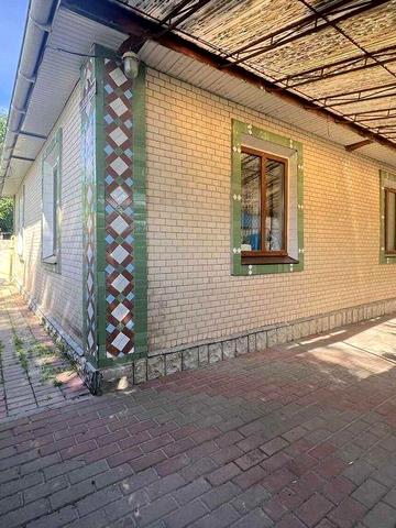 Продається приватний будинок в центрі Гнівані