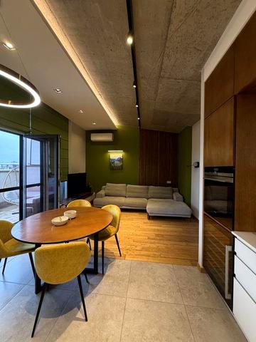 Двокімнатний пентхаус з дизайнерським ремонтом 102м2! Газ! 2 тераси  Камін