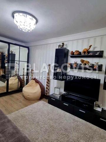Продам 1 к . Голосіївський проспект 112 . Ремонт.